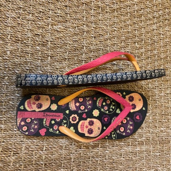 Ipanema Day of the Dead / Dia De Los Meurtos flip flops - Picture 3 of 8